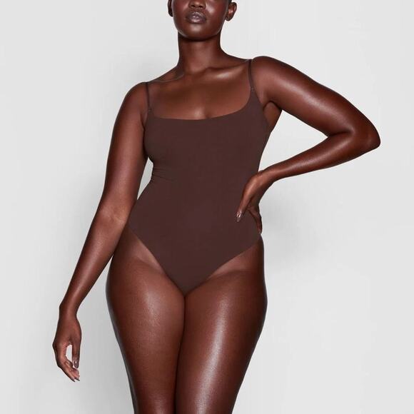 NWT Skims Fits Everybody Cami Bodysuit SMALL Cocoa - Picture 2 of 4